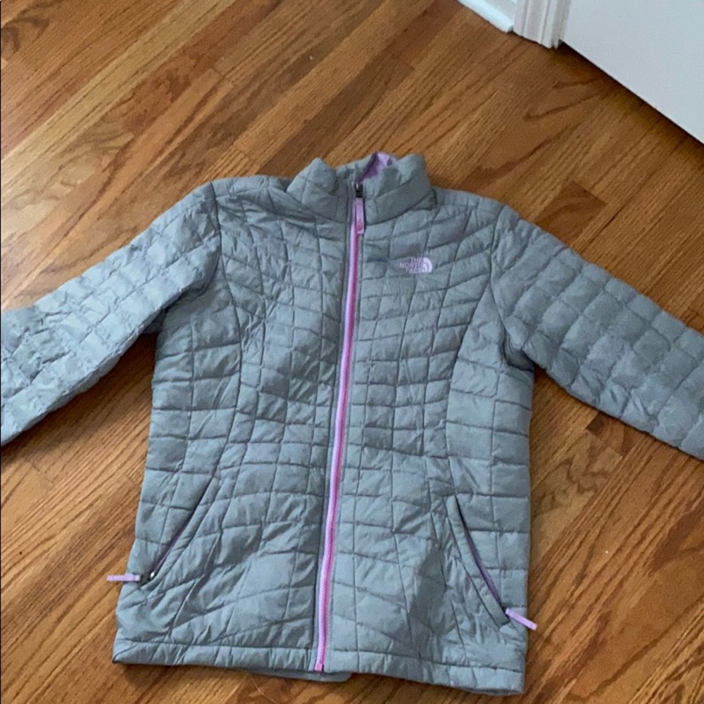 grey north face jacket